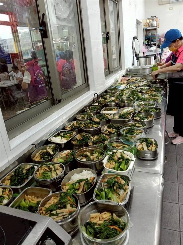 共餐採用環保餐具 