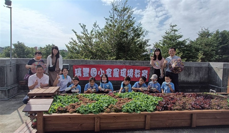 實踐綠美化-推廣綠屋頂與食農環境教育。